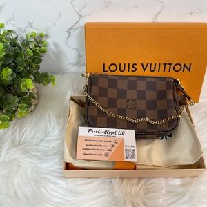 Louis Vuitton mini pochette